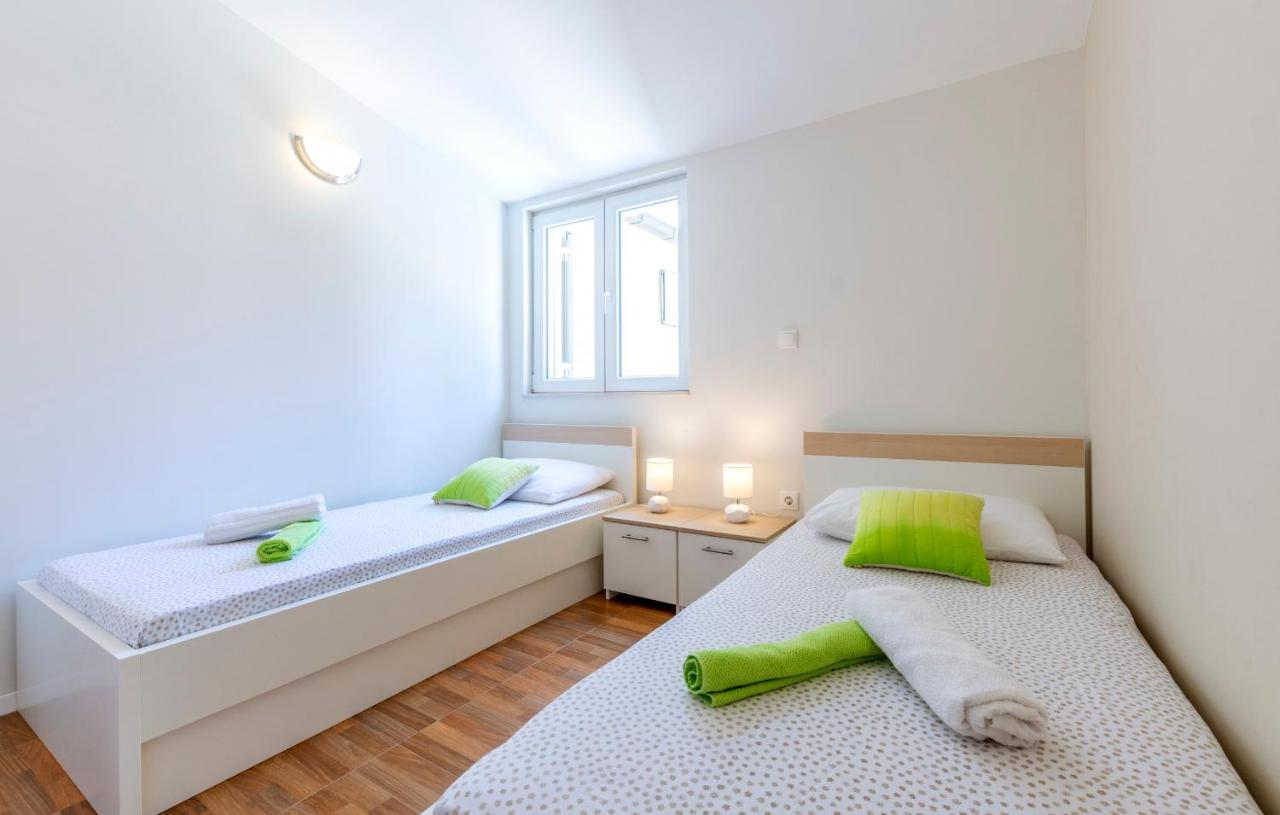 Apartments Listes Milna  Exterior photo