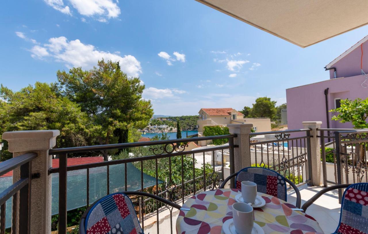Apartments Listes Milna  Exterior photo