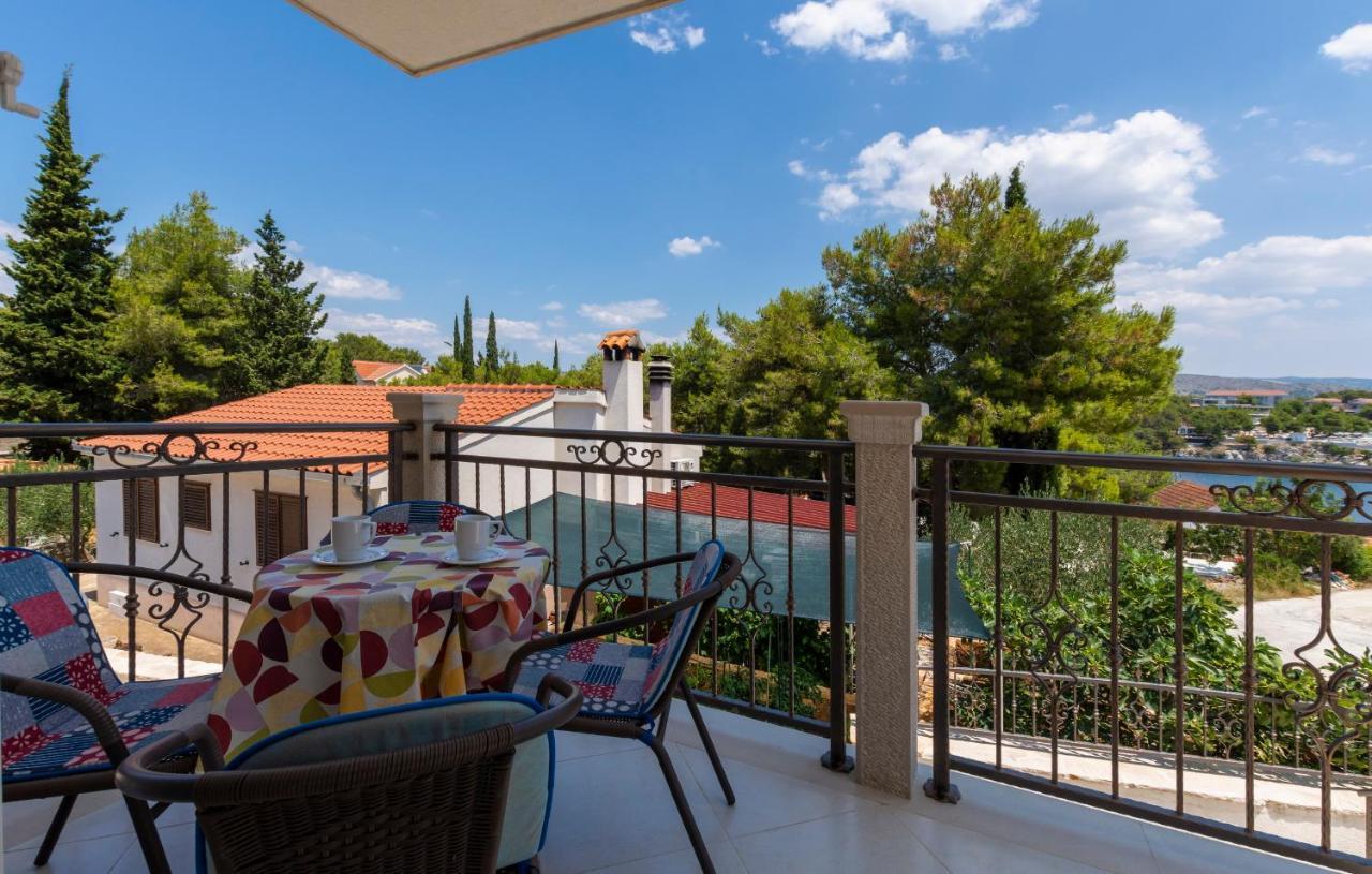 Apartments Listes Milna  Exterior photo