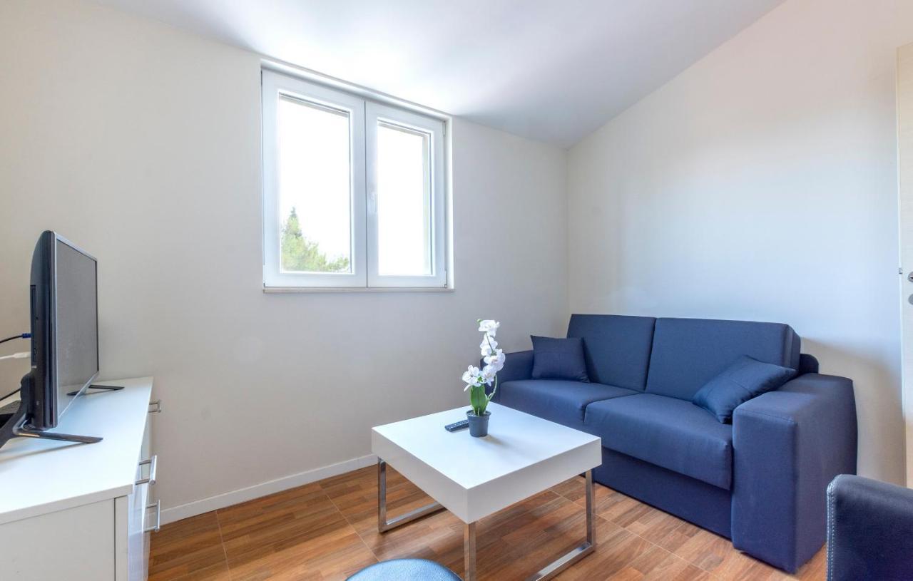 Apartments Listes Milna  Exterior photo