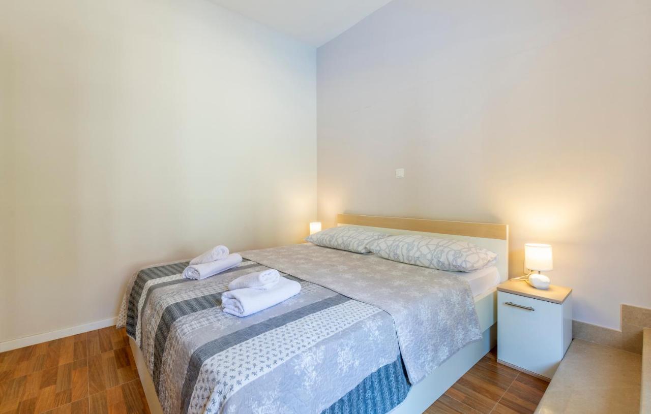 Apartments Listes Milna  Exterior photo