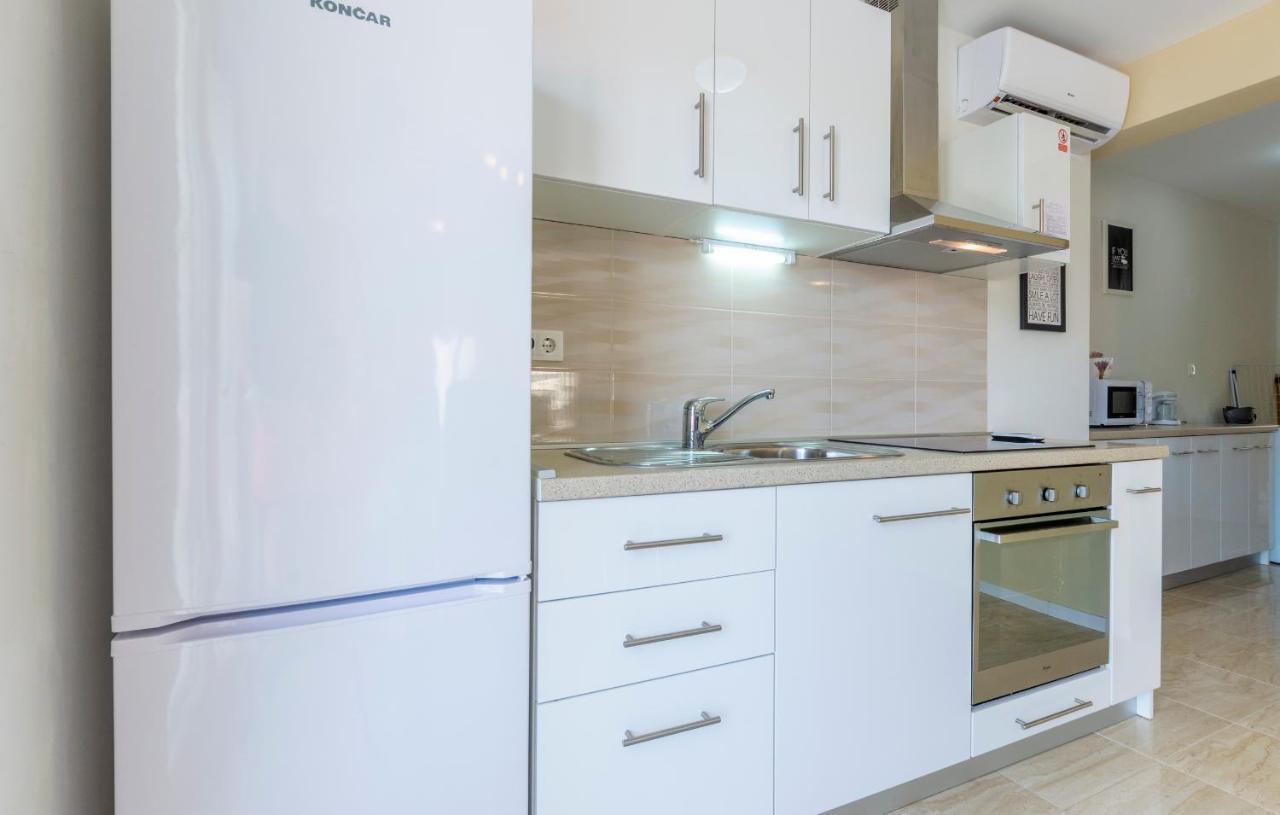 Apartments Listes Milna  Exterior photo