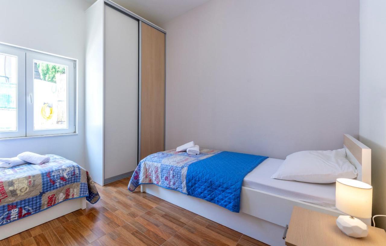 Apartments Listes Milna  Exterior photo