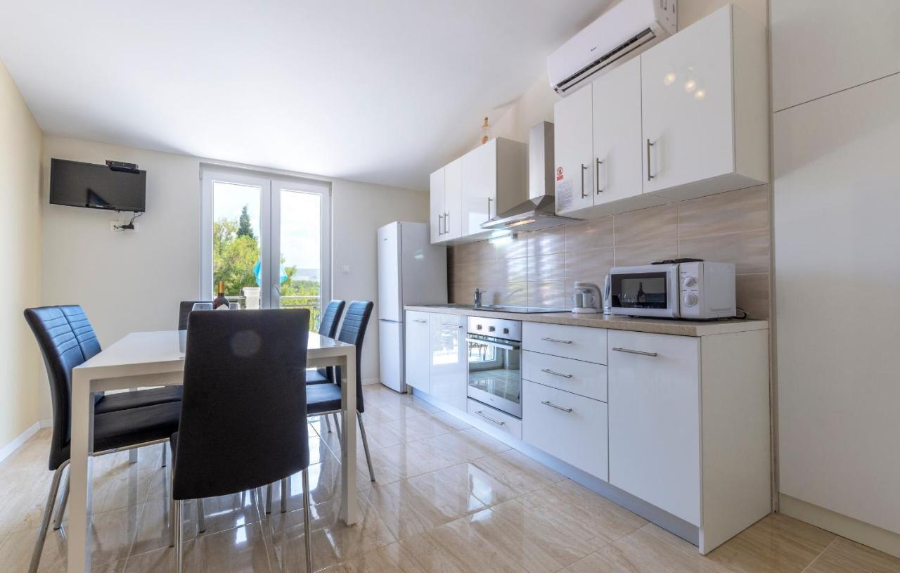 Apartments Listes Milna  Exterior photo