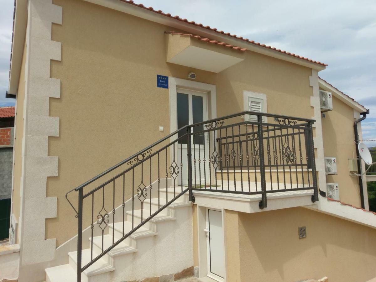Apartments Listes Milna  Exterior photo
